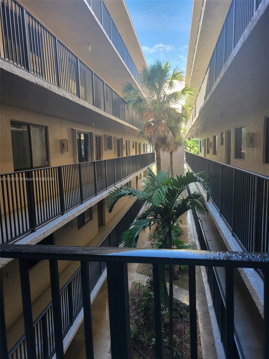 8040 Hampton Blvd 307, North Lauderdale, Florida 33068, 2 Bedrooms Bedrooms, ,2 BathroomsBathrooms,Residentiallease,For Rent,8040 Hampton Blvd 307,A11522527