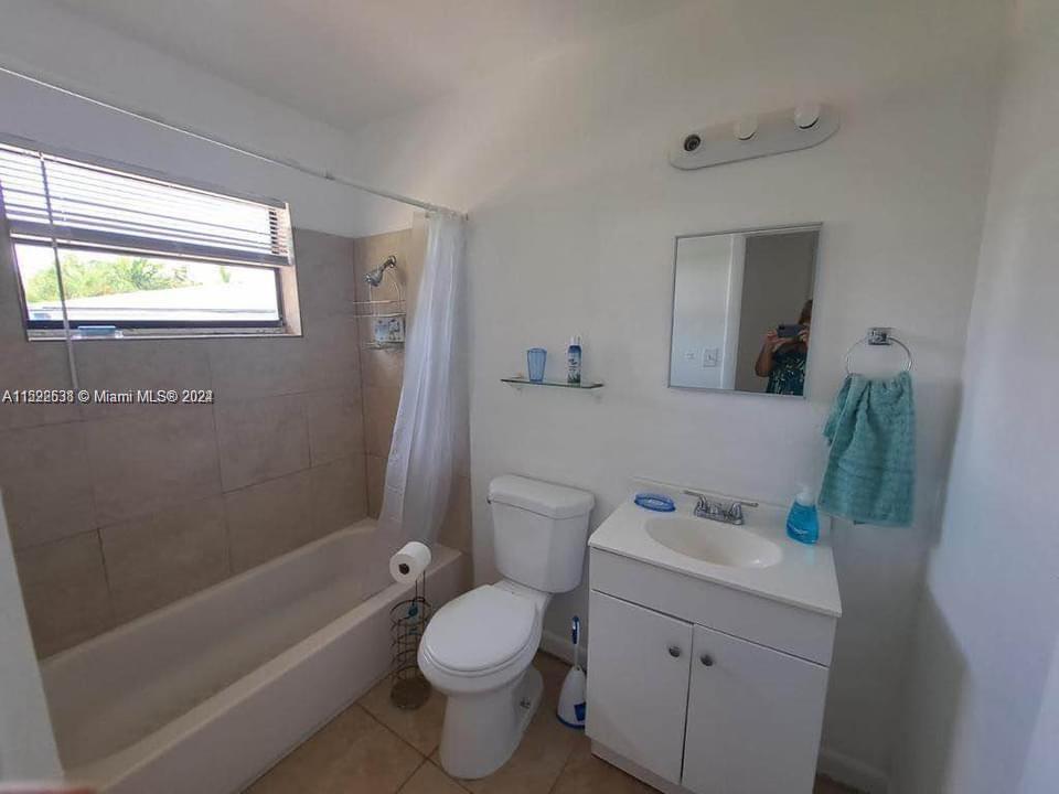 Hallandale Beach, Florida 33009, 3 Bedrooms Bedrooms, ,2 BathroomsBathrooms,Residentiallease,For Rent,A11522538