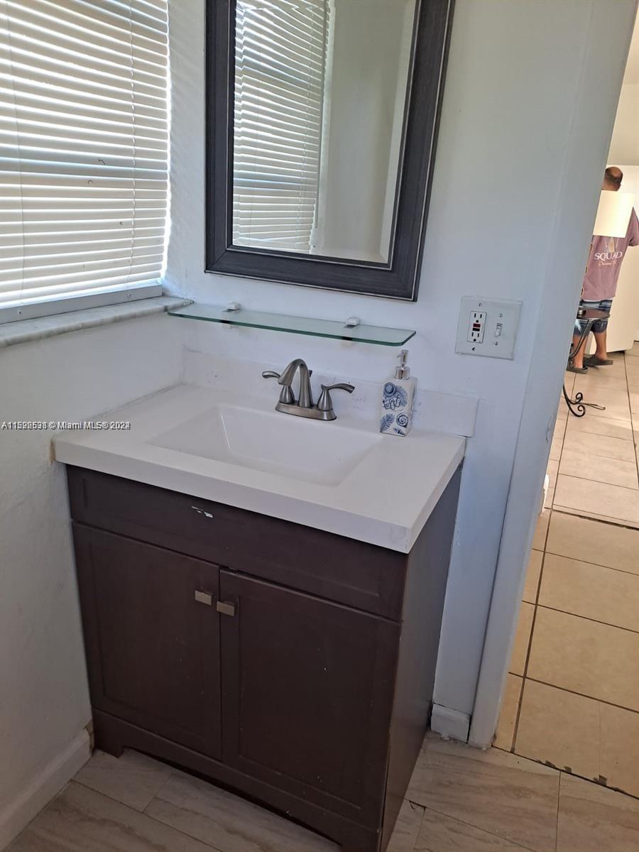 Hallandale Beach, Florida 33009, 3 Bedrooms Bedrooms, ,2 BathroomsBathrooms,Residentiallease,For Rent,A11522538