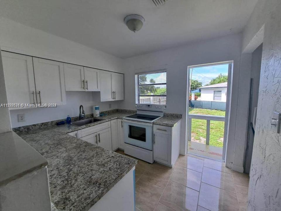 Hallandale Beach, Florida 33009, 3 Bedrooms Bedrooms, ,2 BathroomsBathrooms,Residentiallease,For Rent,A11522538