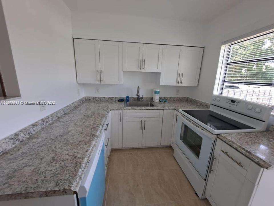 Hallandale Beach, Florida 33009, 3 Bedrooms Bedrooms, ,2 BathroomsBathrooms,Residentiallease,For Rent,A11522538