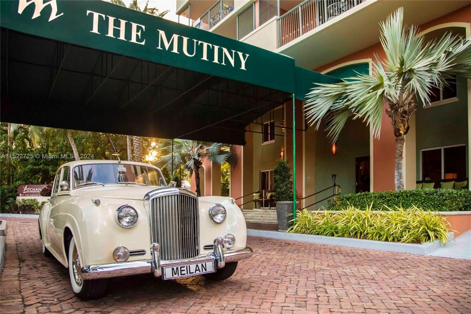 The Mutiny is one of the known best locations in Miami and Coconut Grove.  It is located across Biscayne Bay, Marina, Peacock Park, and the new Regatta Harbour with restaurants, bars, and music.  
This 1 bed/1 bath has all the conveniences in the house, enjoying a restaurant, pool, fitness center, and Conference room.  Best investment property.  Coconut Grove is always youthful and it has an active life with Michelin restaurants, boutiques, Coco Walk, and nice supermarkets like Fresh Market.  The owner is ready to negotiate.