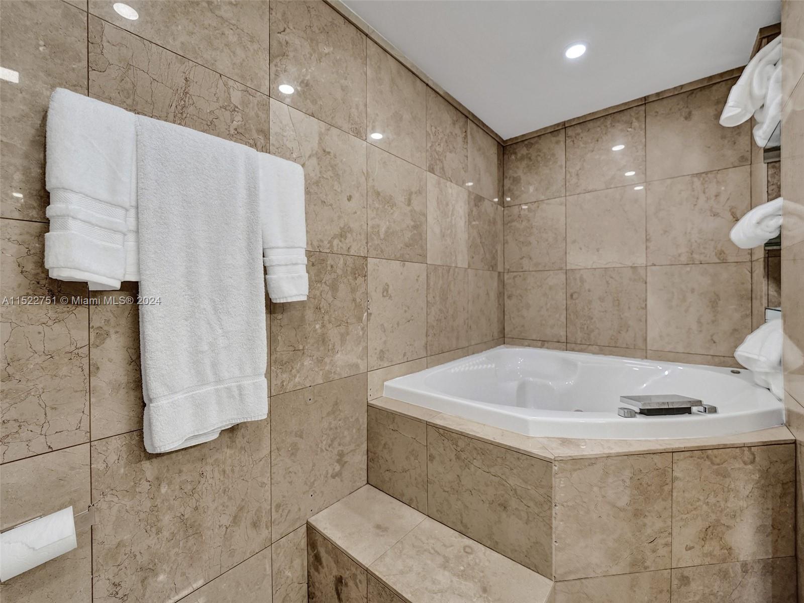 1833 S Ocean Dr 1702, Hallandale Beach, Florida 33009, 2 Bedrooms Bedrooms, ,2 BathroomsBathrooms,Residential,For Sale,1833 S Ocean Dr 1702,A11522751