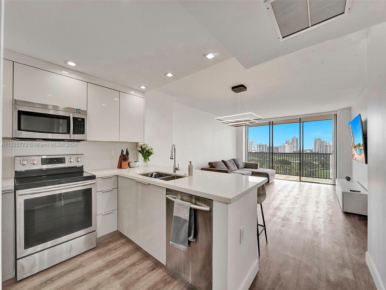 20379 W Country Club Dr 1537, Aventura, Florida 33180, 1 Bedroom Bedrooms, ,1 BathroomBathrooms,Residential,For Sale,20379 W Country Club Dr 1537,A11522773