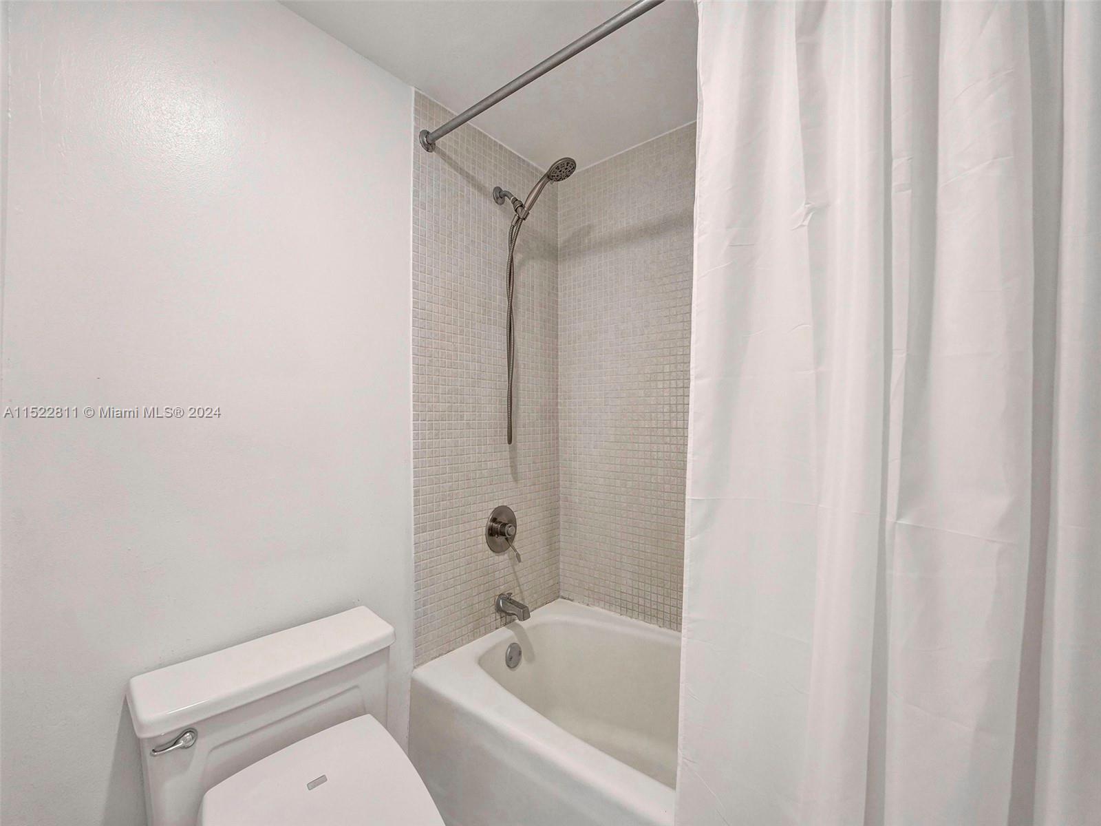 3701 N Country Club Dr 709, Aventura, Florida 33180, 2 Bedrooms Bedrooms, ,2 BathroomsBathrooms,Residential,For Sale,3701 N Country Club Dr 709,A11522811