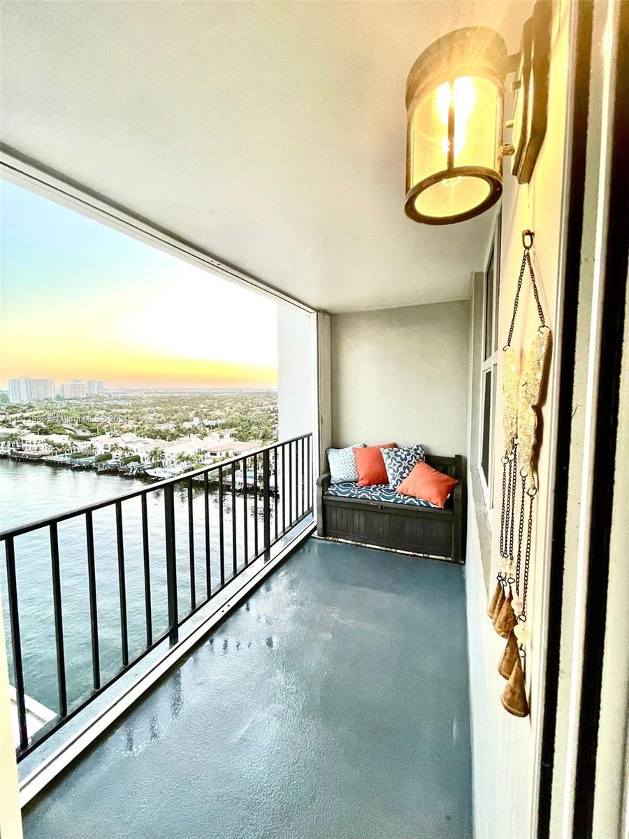 Hollywood, Florida 33019, 1 Bedroom Bedrooms, ,1 BathroomBathrooms,Residentiallease,For Rent,A11513985