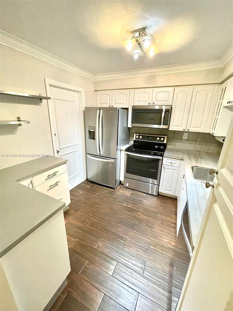 Hollywood, Florida 33019, 1 Bedroom Bedrooms, ,1 BathroomBathrooms,Residentiallease,For Rent,A11513985