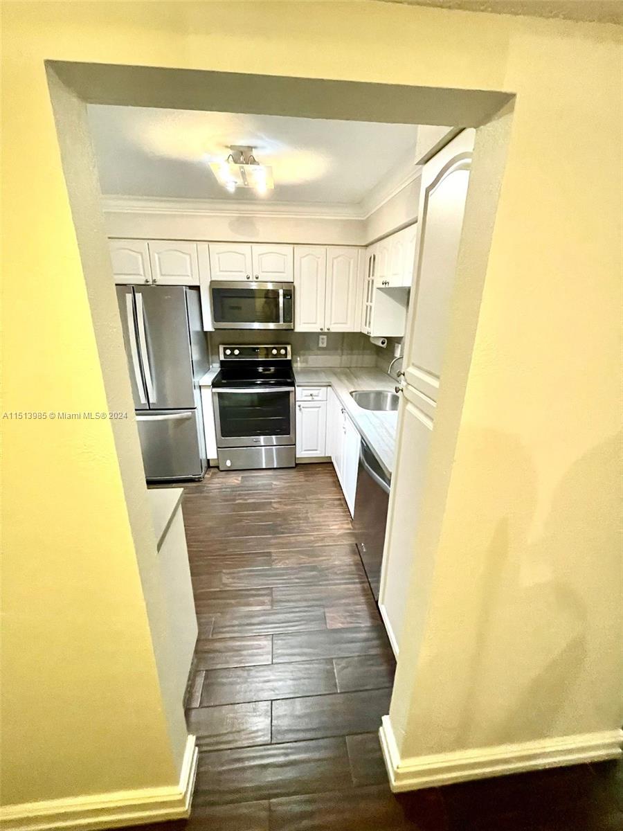 Hollywood, Florida 33019, 1 Bedroom Bedrooms, ,1 BathroomBathrooms,Residentiallease,For Rent,A11513985