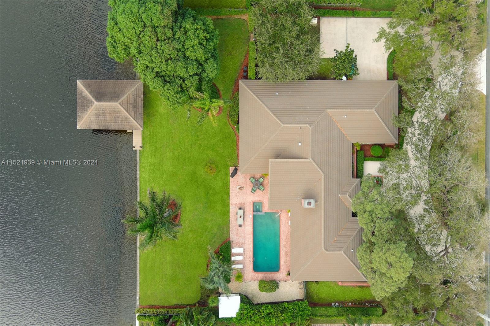 3835 Lake Dr, Boynton Beach, FL, 33435 United States, 4 Bedrooms Bedrooms, ,3 BathroomsBathrooms,Residential,For Sale,Lake Dr,A11521939