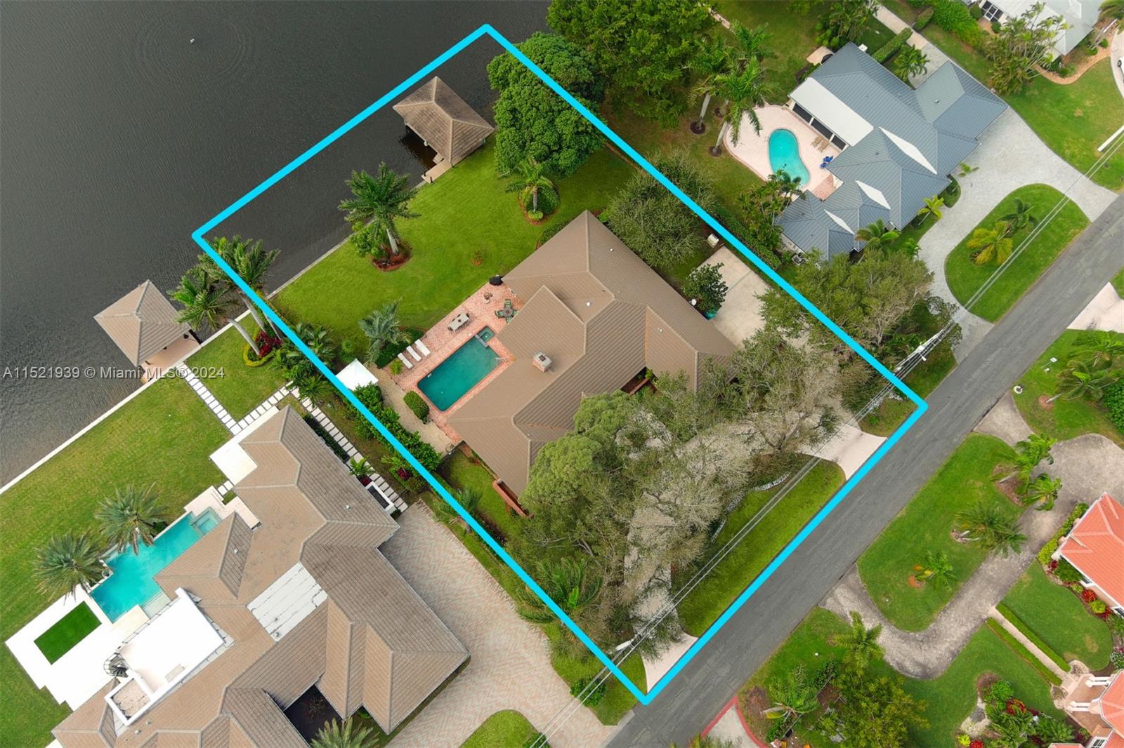 3835 Lake Dr, Boynton Beach, FL, 33435 United States, 4 Bedrooms Bedrooms, ,3 BathroomsBathrooms,Residential,For Sale,Lake Dr,A11521939