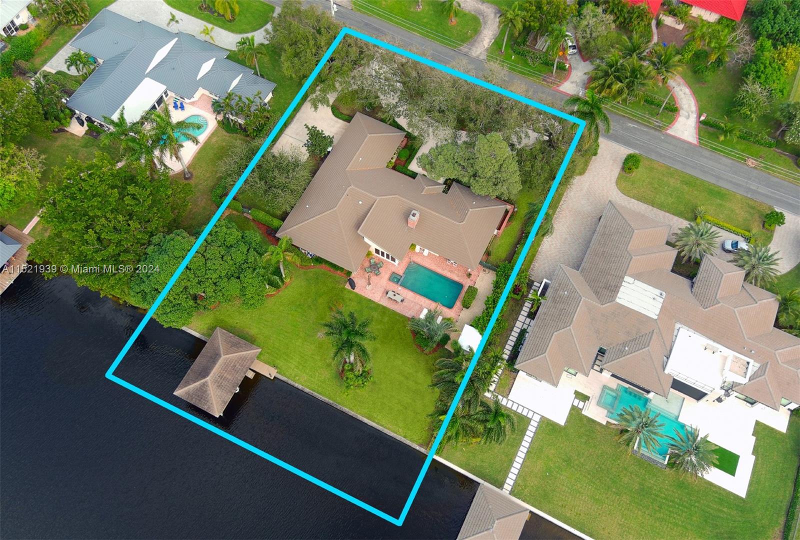 3835 Lake Dr, Boynton Beach, FL, 33435 United States, 4 Bedrooms Bedrooms, ,3 BathroomsBathrooms,Residential,For Sale,Lake Dr,A11521939