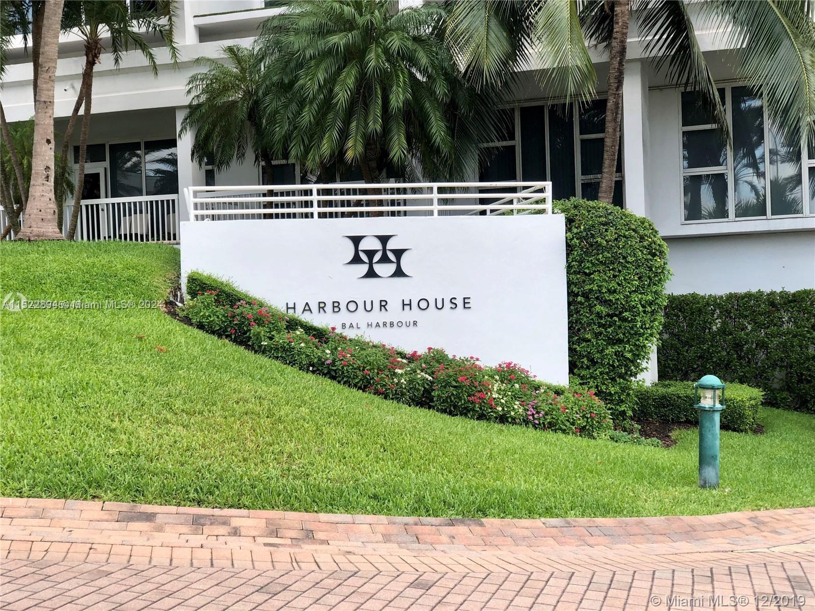 Beautiful 2 bedrooms and 2 bathrooms located in Harbour House. Great furnished 2/2 apt in prime and renovated building on the beach. Resort style amenities include: pool, gym, beach service, valet, security, etc. Couple minutes from Bal Harbour Mall. Ready to move in February, 15.
