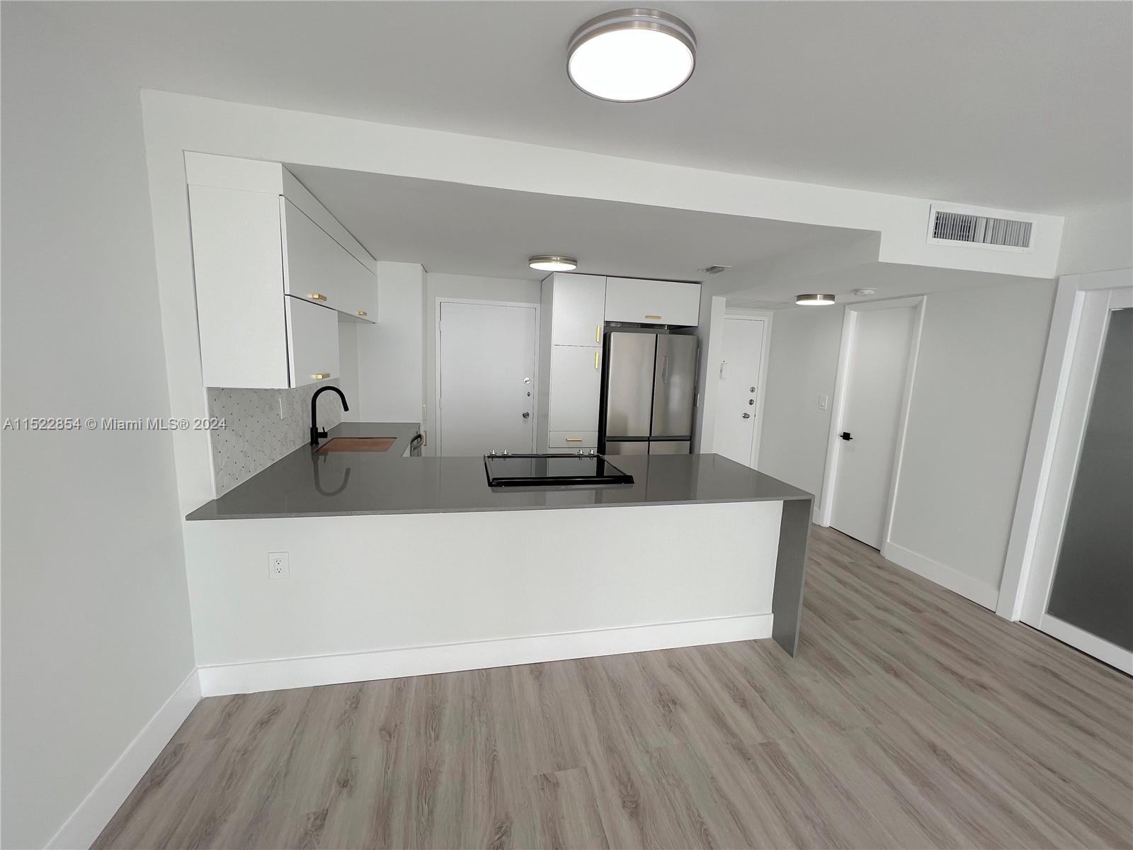 5838 Collins Ave, Miami Beach, FL, 33140 United States, 1 Bedroom Bedrooms, ,1 BathroomBathrooms,Residential,For Sale,Collins Ave,A11522854