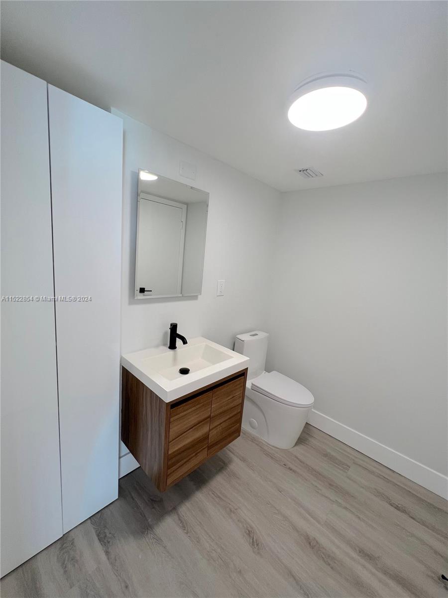 5838 Collins Ave, Miami Beach, FL, 33140 United States, 1 Bedroom Bedrooms, ,1 BathroomBathrooms,Residential,For Sale,Collins Ave,A11522854