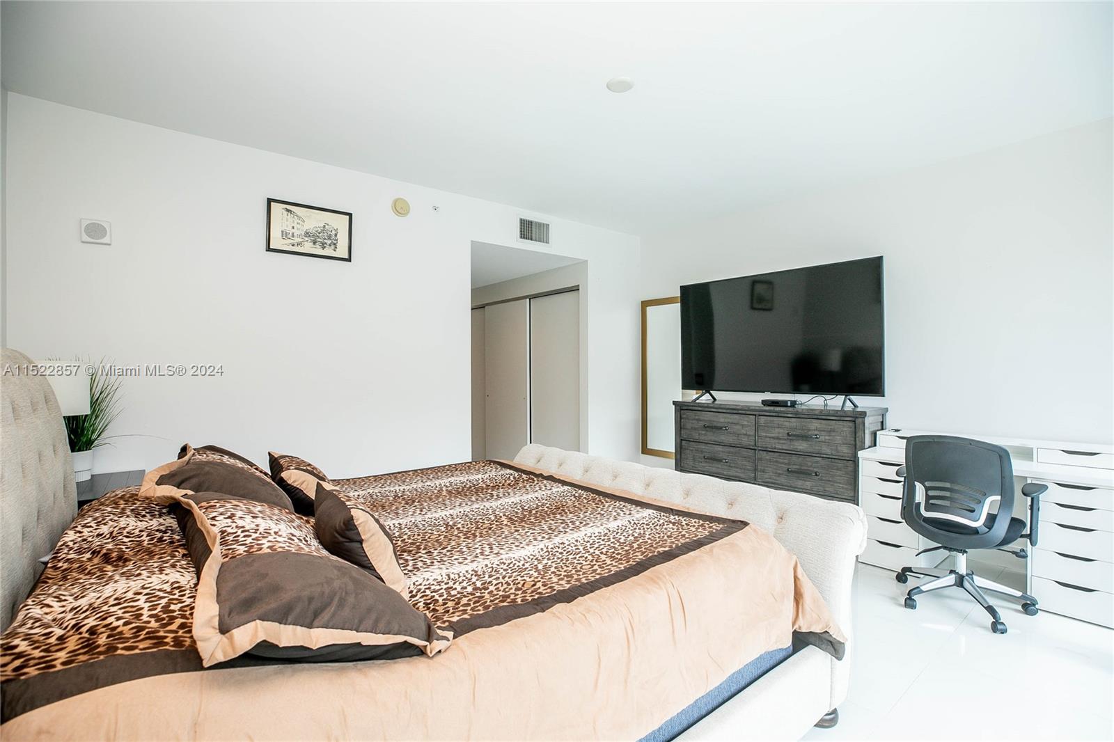 2950 NE 188th St 124, Aventura, Florida 33180, 2 Bedrooms Bedrooms, ,3 BathroomsBathrooms,Residentiallease,For Rent,2950 NE 188th St 124,A11522857