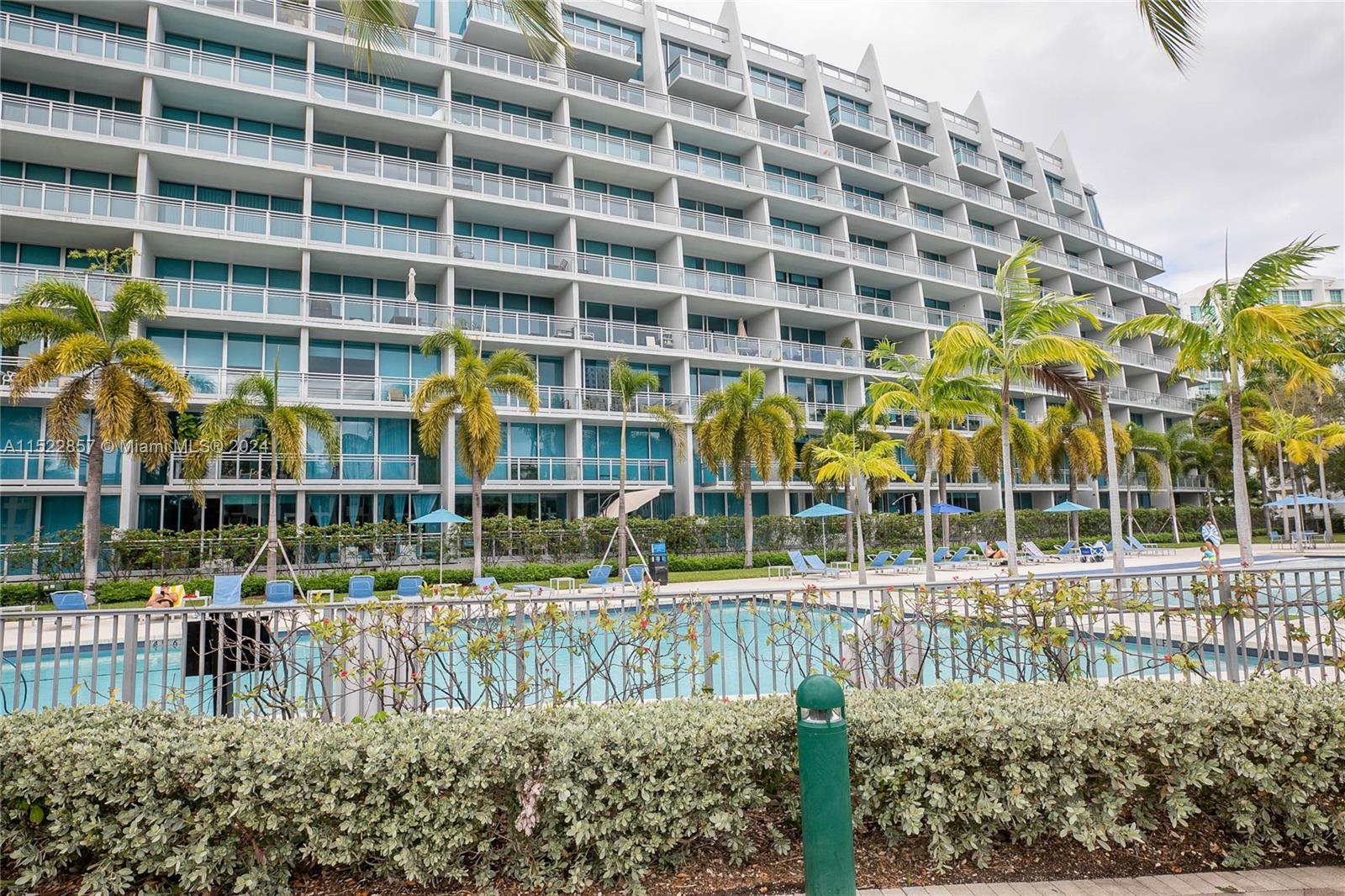 2950 NE 188th St 124, Aventura, Florida 33180, 2 Bedrooms Bedrooms, ,3 BathroomsBathrooms,Residentiallease,For Rent,2950 NE 188th St 124,A11522857