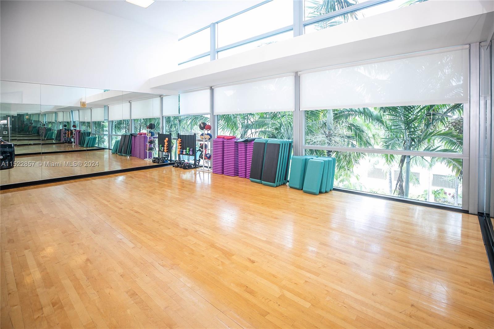 2950 NE 188th St 124, Aventura, Florida 33180, 2 Bedrooms Bedrooms, ,3 BathroomsBathrooms,Residentiallease,For Rent,2950 NE 188th St 124,A11522857