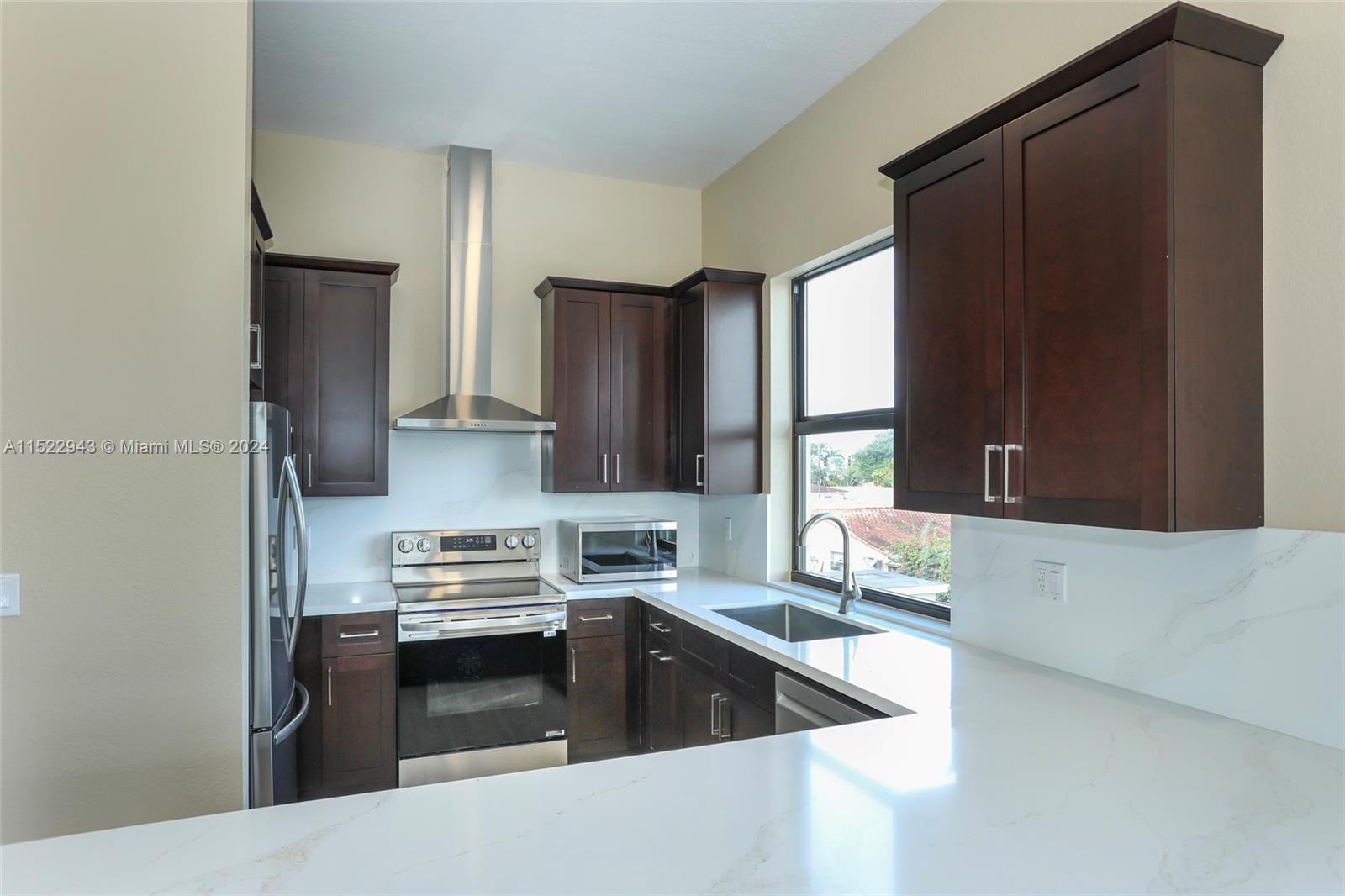 132 SW 35 Ave B1, Miami, Florida 33135, 3 Bedrooms Bedrooms, ,2 BathroomsBathrooms,Residentiallease,For Rent,132 SW 35 Ave B1,A11522943