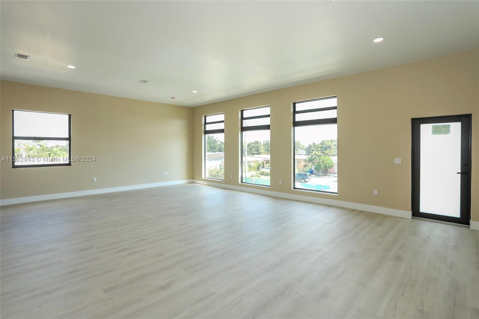 132 SW 35 Ave B1, Miami, Florida 33135, 3 Bedrooms Bedrooms, ,2 BathroomsBathrooms,Residentiallease,For Rent,132 SW 35 Ave B1,A11522943