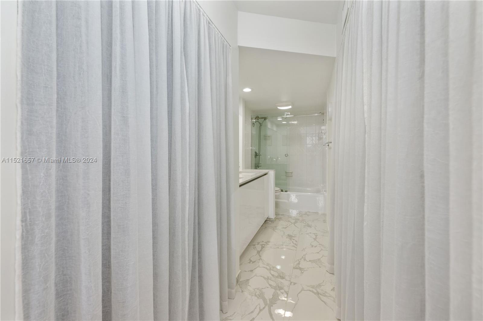 17800 Atlantic Blvd, Sunny Isles Beach, FL, 33160 United States, 1 Bedroom Bedrooms, ,1 BathroomBathrooms,Residential,For Sale,Atlantic Blvd,A11521657