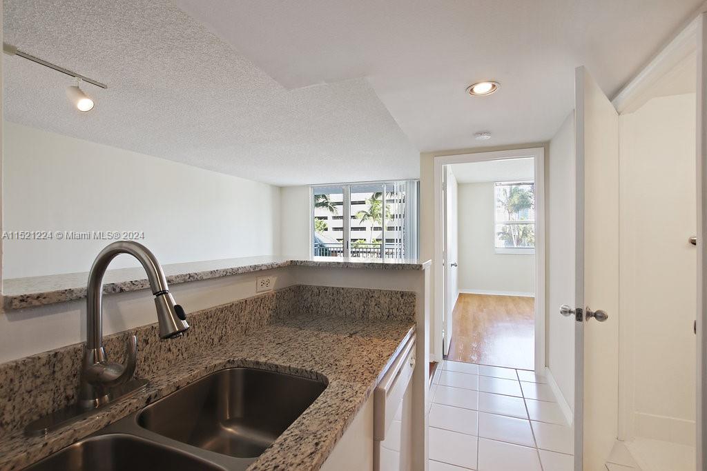 1111 Brickell Bay Dr 504, Miami, Florida 33131, 1 Bedroom Bedrooms, ,1 BathroomBathrooms,Residentiallease,For Rent,1111 Brickell Bay Dr 504,A11521224