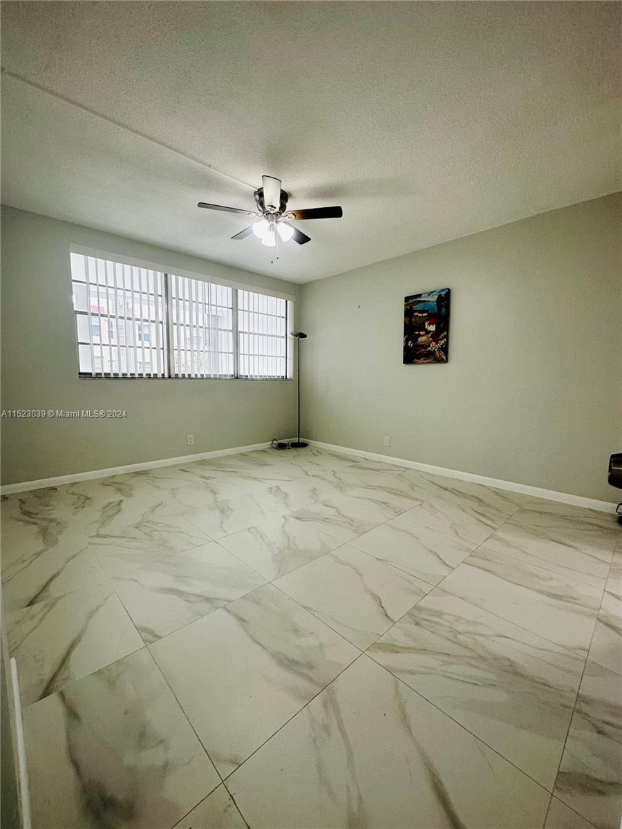 1333 E Hallandale Beach Blvd 302, Hallandale Beach, Florida 33009, 1 Bedroom Bedrooms, ,1 BathroomBathrooms,Residentiallease,For Rent,1333 E Hallandale Beach Blvd 302,A11523039