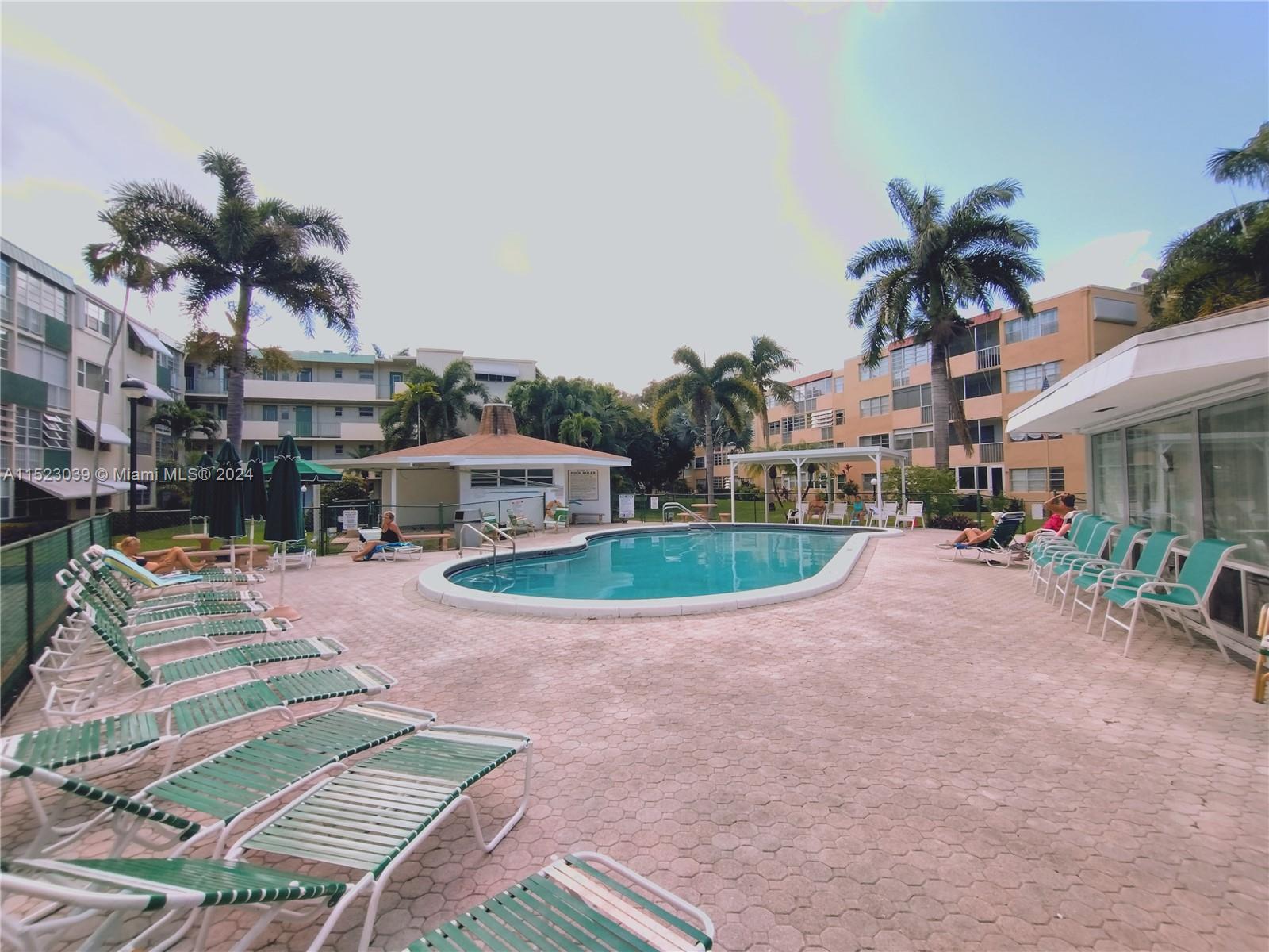 1333 E Hallandale Beach Blvd 302, Hallandale Beach, Florida 33009, 1 Bedroom Bedrooms, ,1 BathroomBathrooms,Residentiallease,For Rent,1333 E Hallandale Beach Blvd 302,A11523039