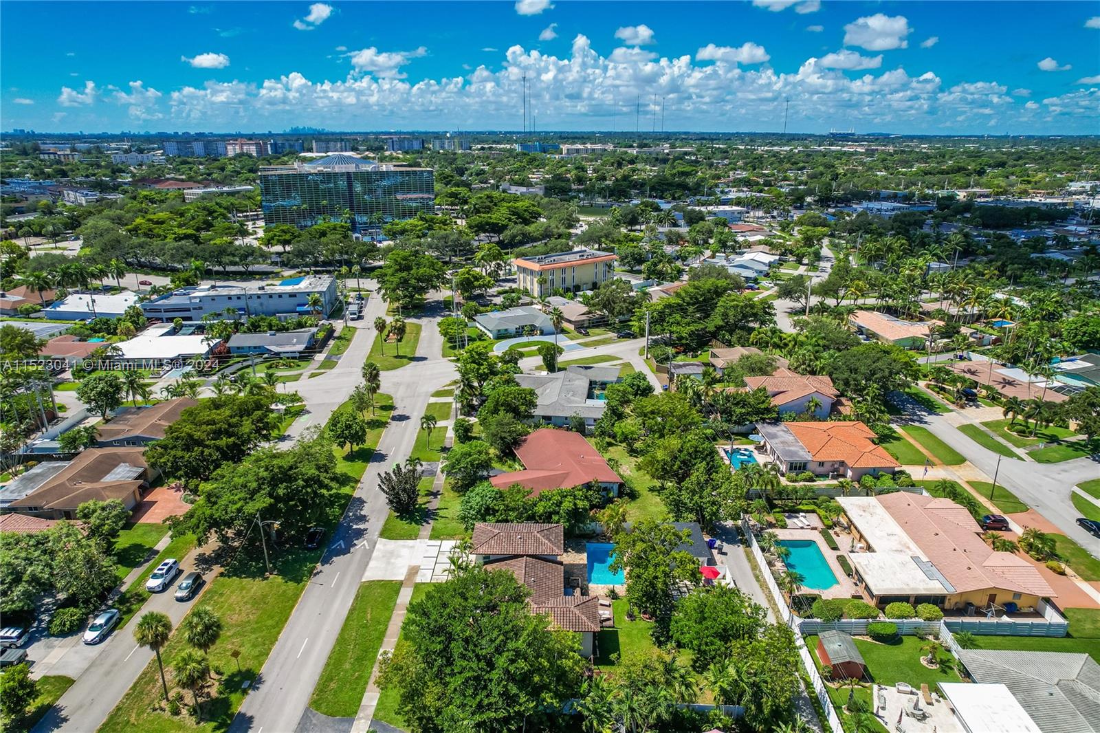 320 Rainbow Dr, Hollywood, FL, 33021 United States, 4 Bedrooms Bedrooms, ,3 BathroomsBathrooms,Residential,For Sale,Rainbow Dr,A11523041