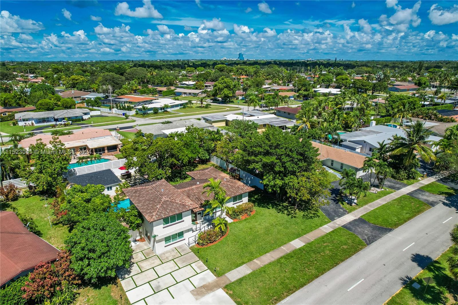 320 Rainbow Dr, Hollywood, FL, 33021 United States, 4 Bedrooms Bedrooms, ,3 BathroomsBathrooms,Residential,For Sale,Rainbow Dr,A11523041