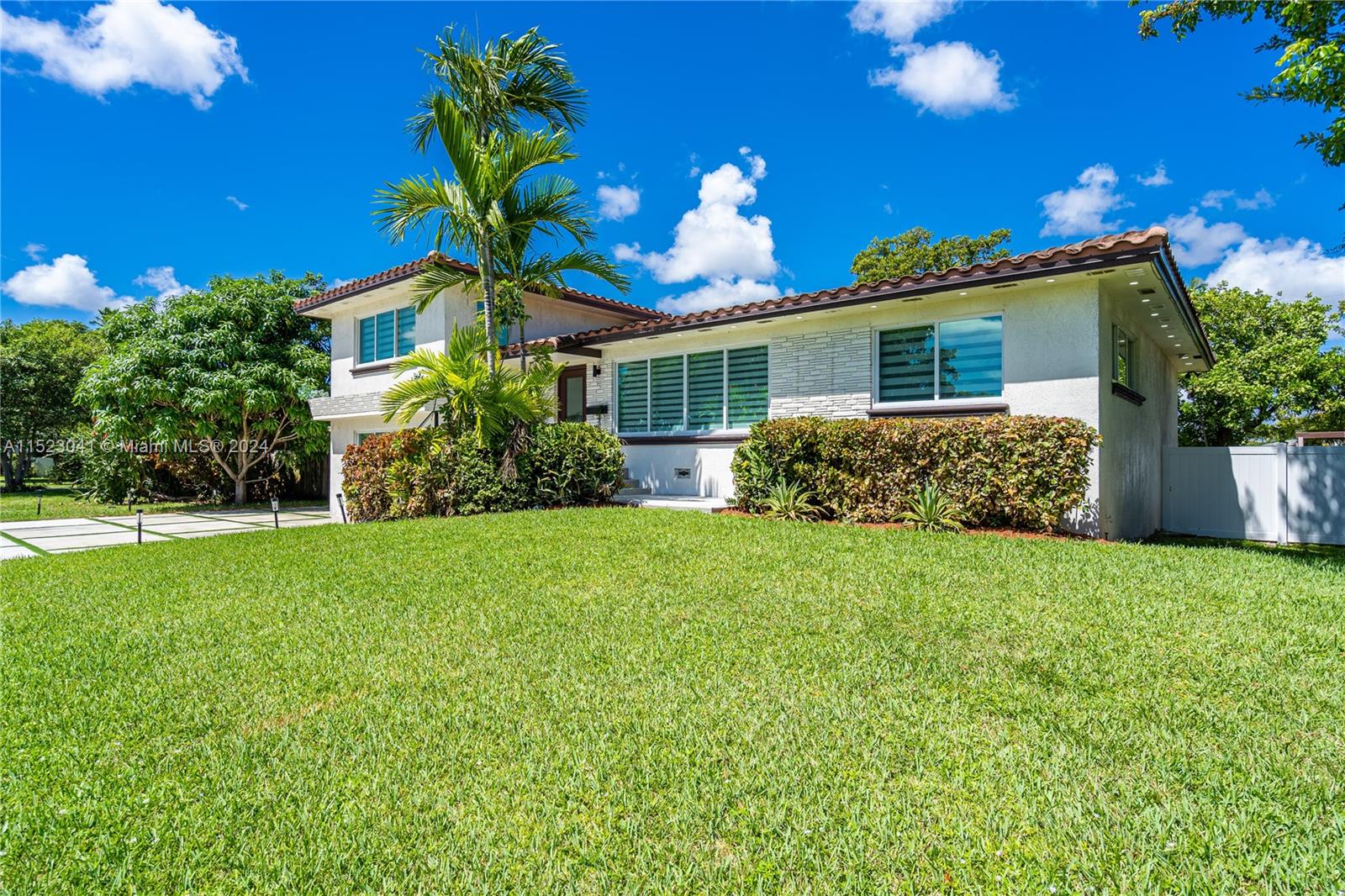 320 Rainbow Dr, Hollywood, FL, 33021 United States, 4 Bedrooms Bedrooms, ,3 BathroomsBathrooms,Residential,For Sale,Rainbow Dr,A11523041