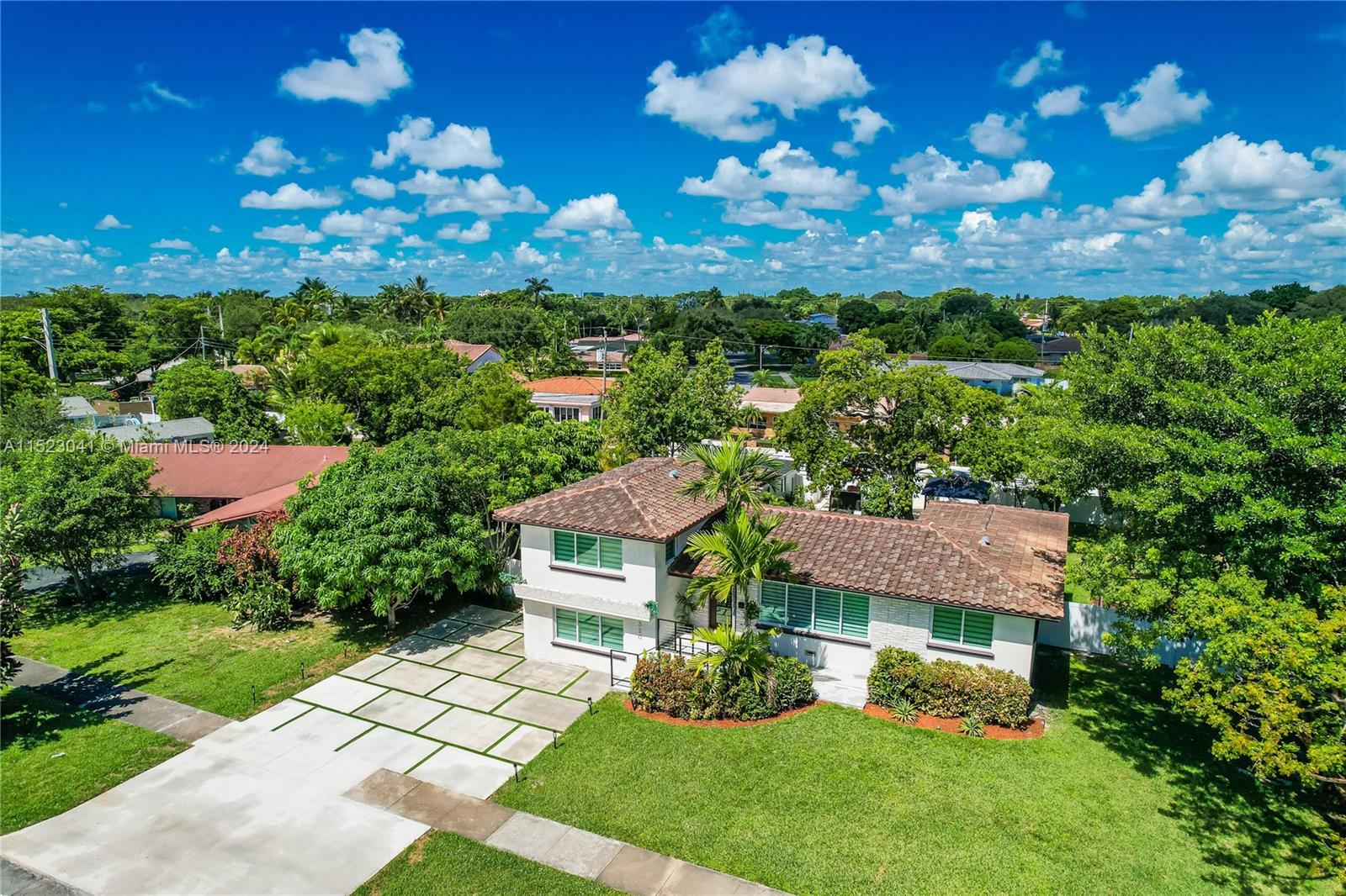 320 Rainbow Dr, Hollywood, FL, 33021 United States, 4 Bedrooms Bedrooms, ,3 BathroomsBathrooms,Residential,For Sale,Rainbow Dr,A11523041