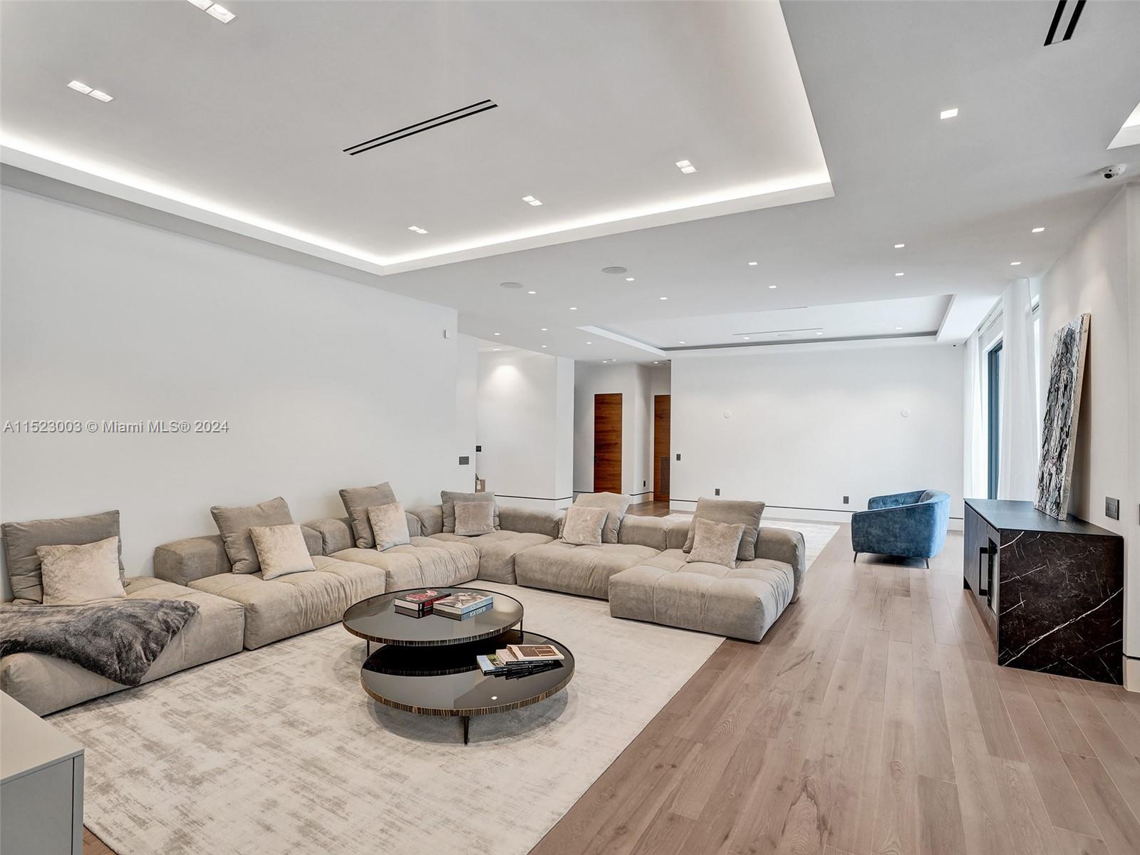 900 Washington St, Hollywood, FL, 33019 United States, 4 Bedrooms Bedrooms, ,4 BathroomsBathrooms,Residential,For Sale,Washington St,A11523003