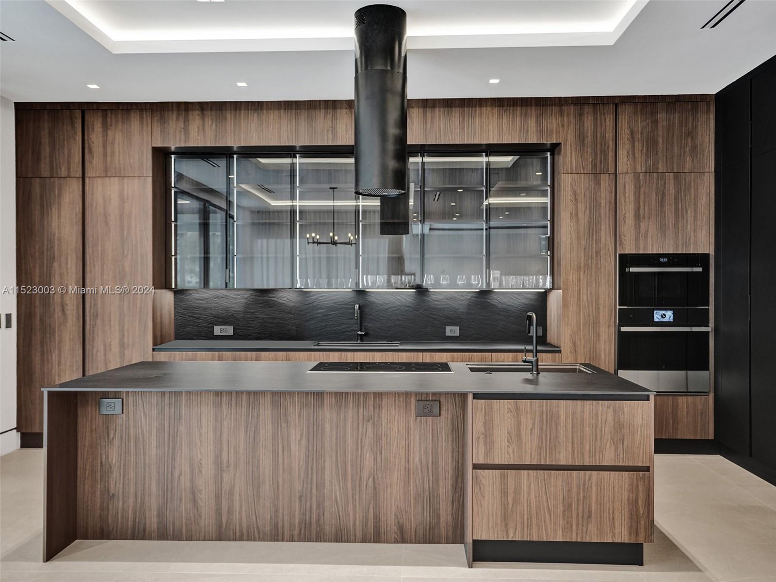 900 Washington St, Hollywood, FL, 33019 United States, 4 Bedrooms Bedrooms, ,4 BathroomsBathrooms,Residential,For Sale,Washington St,A11523003