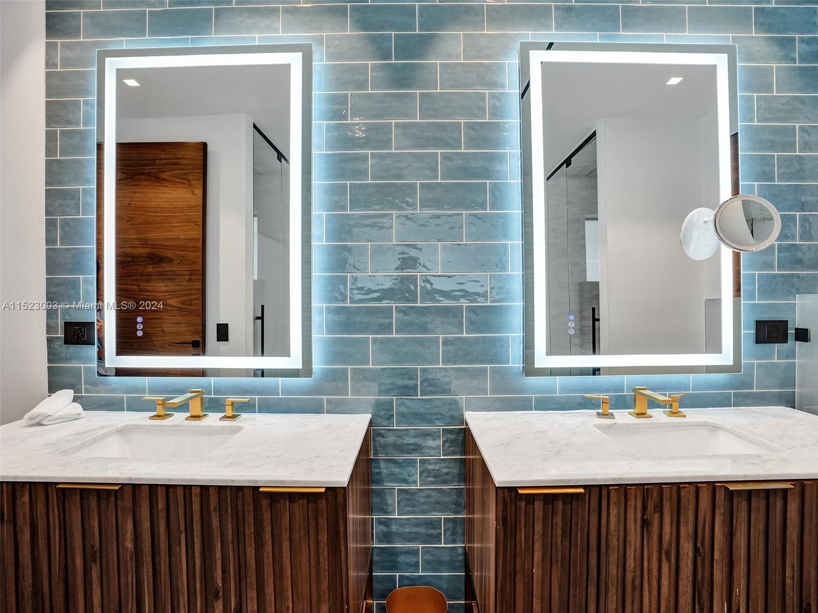 900 Washington St, Hollywood, FL, 33019 United States, 4 Bedrooms Bedrooms, ,4 BathroomsBathrooms,Residential,For Sale,Washington St,A11523003