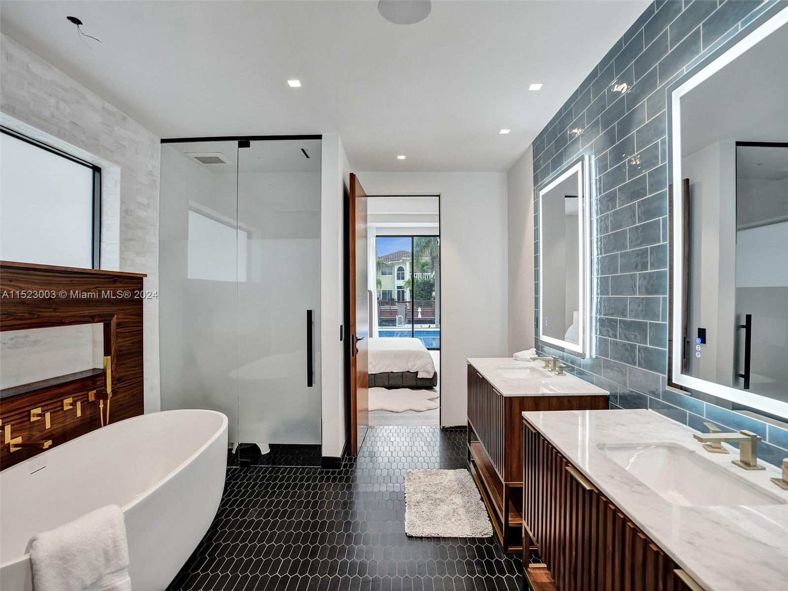 900 Washington St, Hollywood, FL, 33019 United States, 4 Bedrooms Bedrooms, ,4 BathroomsBathrooms,Residential,For Sale,Washington St,A11523003