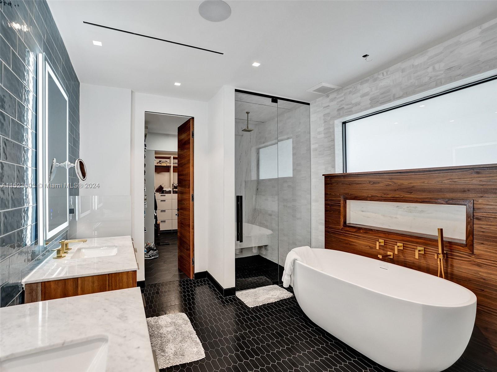 900 Washington St, Hollywood, FL, 33019 United States, 4 Bedrooms Bedrooms, ,4 BathroomsBathrooms,Residential,For Sale,Washington St,A11523003