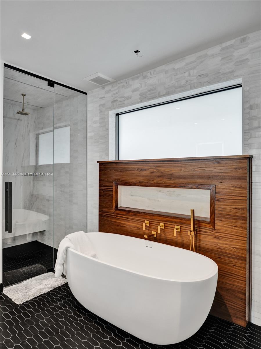 900 Washington St, Hollywood, FL, 33019 United States, 4 Bedrooms Bedrooms, ,4 BathroomsBathrooms,Residential,For Sale,Washington St,A11523003