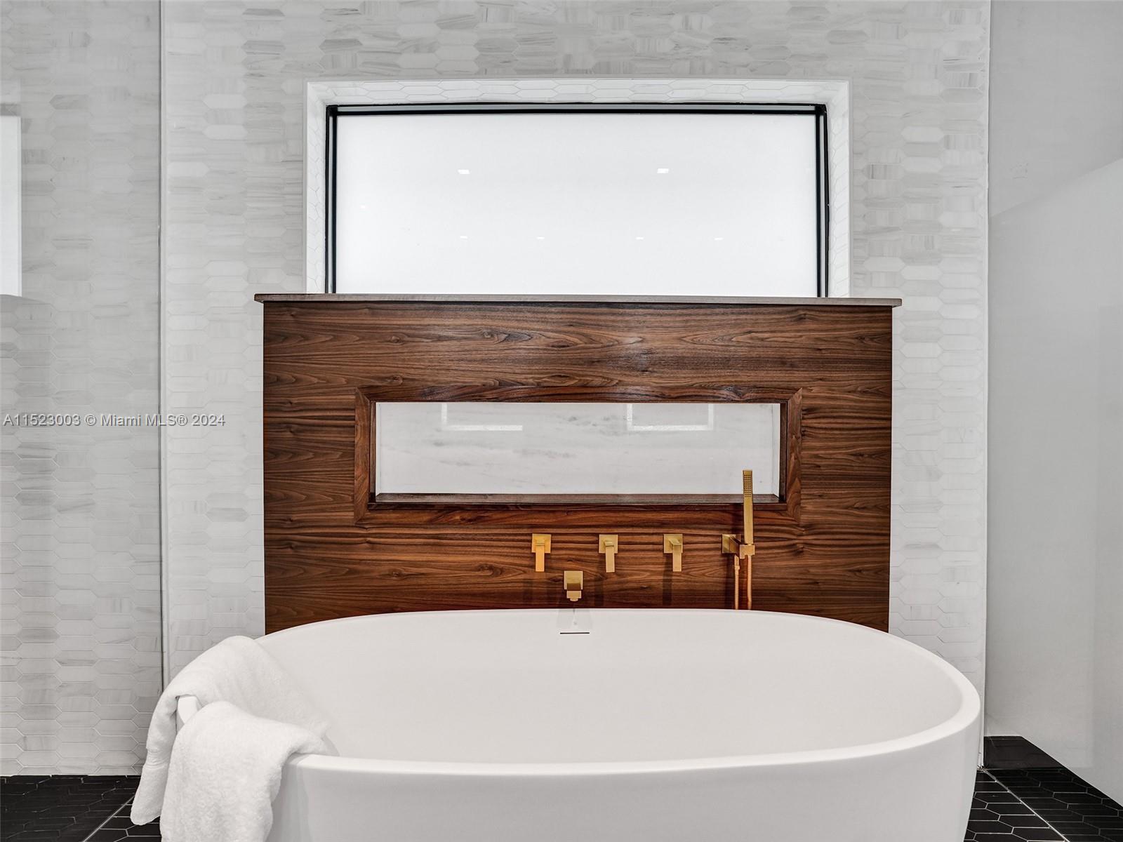 900 Washington St, Hollywood, FL, 33019 United States, 4 Bedrooms Bedrooms, ,4 BathroomsBathrooms,Residential,For Sale,Washington St,A11523003