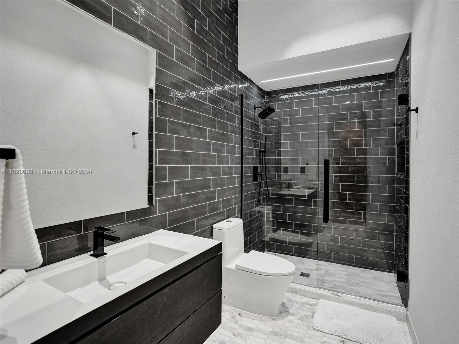 900 Washington St, Hollywood, FL, 33019 United States, 4 Bedrooms Bedrooms, ,4 BathroomsBathrooms,Residential,For Sale,Washington St,A11523003