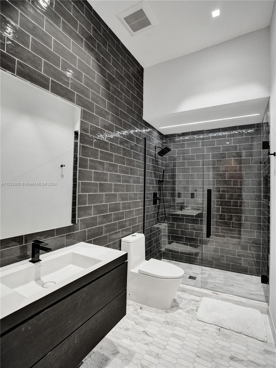 900 Washington St, Hollywood, FL, 33019 United States, 4 Bedrooms Bedrooms, ,4 BathroomsBathrooms,Residential,For Sale,Washington St,A11523003