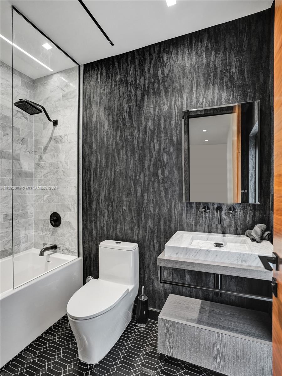 900 Washington St, Hollywood, FL, 33019 United States, 4 Bedrooms Bedrooms, ,4 BathroomsBathrooms,Residential,For Sale,Washington St,A11523003