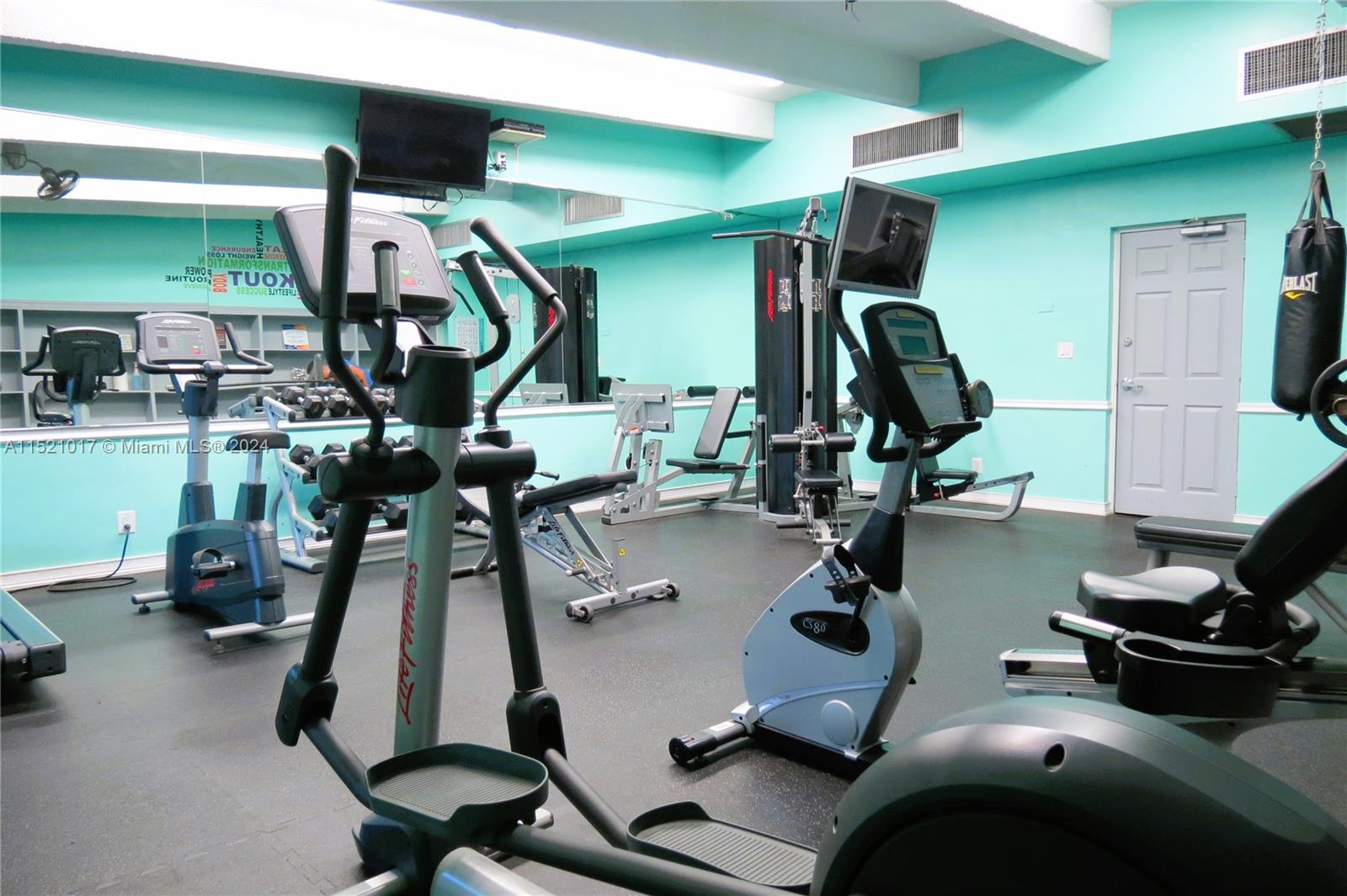 3101 N Country Club Dr 812, Aventura, Florida 33180, 2 Bedrooms Bedrooms, ,2 BathroomsBathrooms,Residentiallease,For Rent,3101 N Country Club Dr 812,A11521017