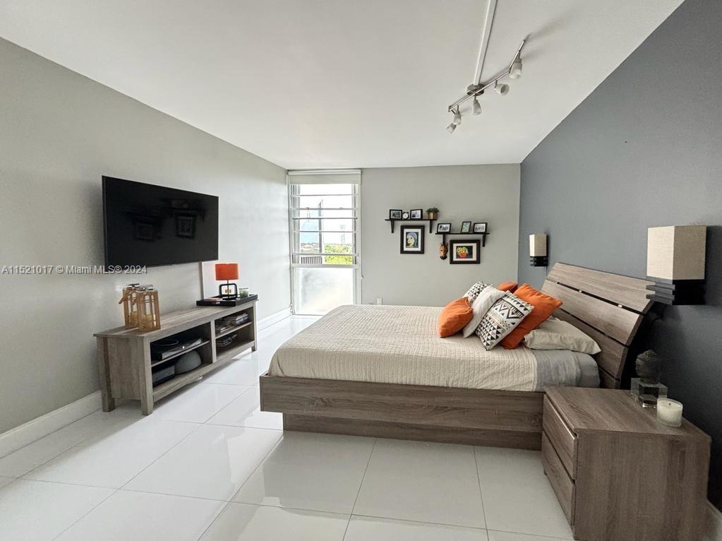 3101 N Country Club Dr 812, Aventura, Florida 33180, 2 Bedrooms Bedrooms, ,2 BathroomsBathrooms,Residentiallease,For Rent,3101 N Country Club Dr 812,A11521017