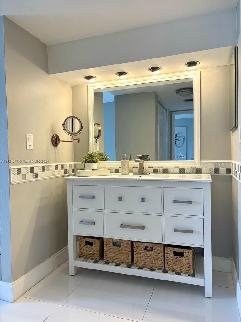 3101 N Country Club Dr 812, Aventura, Florida 33180, 2 Bedrooms Bedrooms, ,2 BathroomsBathrooms,Residentiallease,For Rent,3101 N Country Club Dr 812,A11521017