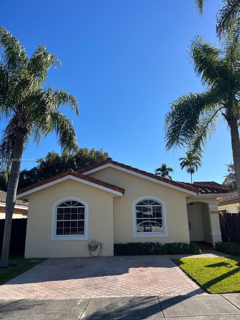 Coziest home at Sunset palms. Freshly painted with new vinyl flooring in all rooms and closets. Located in a great neighborhood, easy walking to public transit, supermarkets, schools and more!