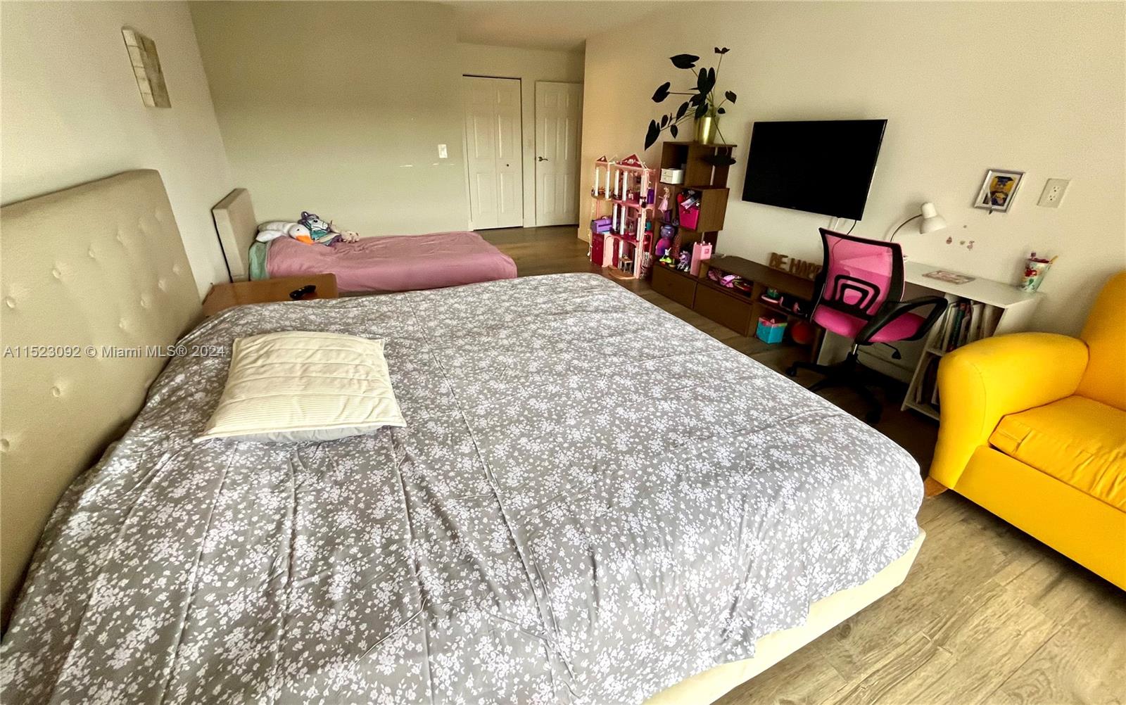 1000 Parkview Dr 723, Hallandale Beach, Florida 33009, 2 Bedrooms Bedrooms, ,1 BathroomBathrooms,Residential,For Sale,1000 Parkview Dr 723,A11523092