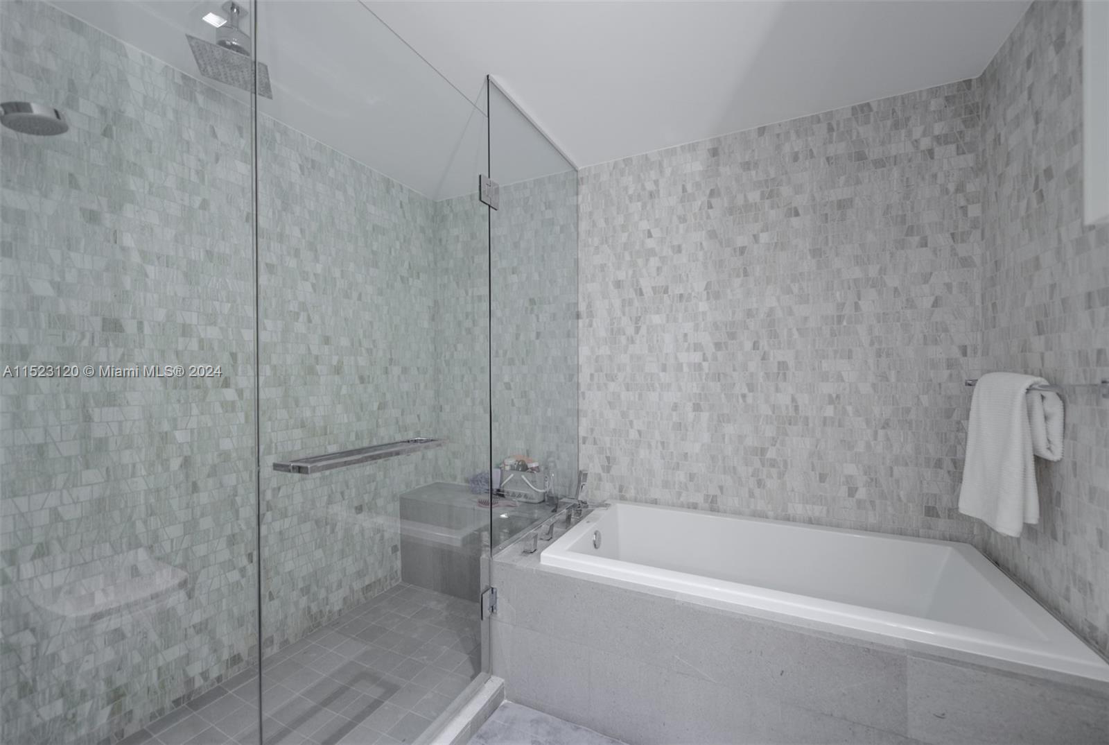 68 6th St, Miami, FL, 33131 United States, 1 Bedroom Bedrooms, ,1 BathroomBathrooms,Residential,For Sale,6th St,A11523120