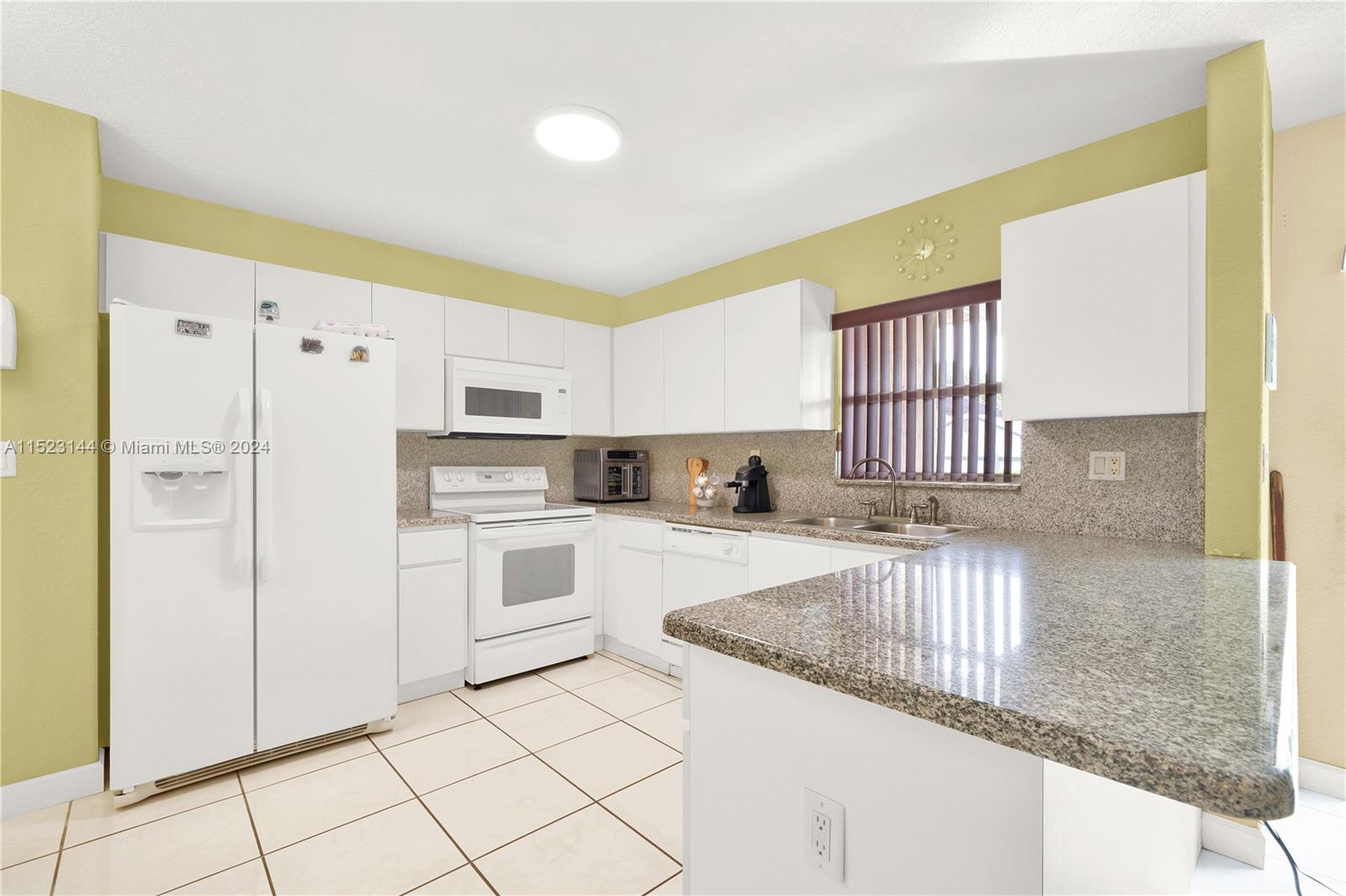 1117 136th Ct, Miami, FL, 33182 United States, 3 Bedrooms Bedrooms, ,2 BathroomsBathrooms,Residential,For Sale,136th Ct,A11523144