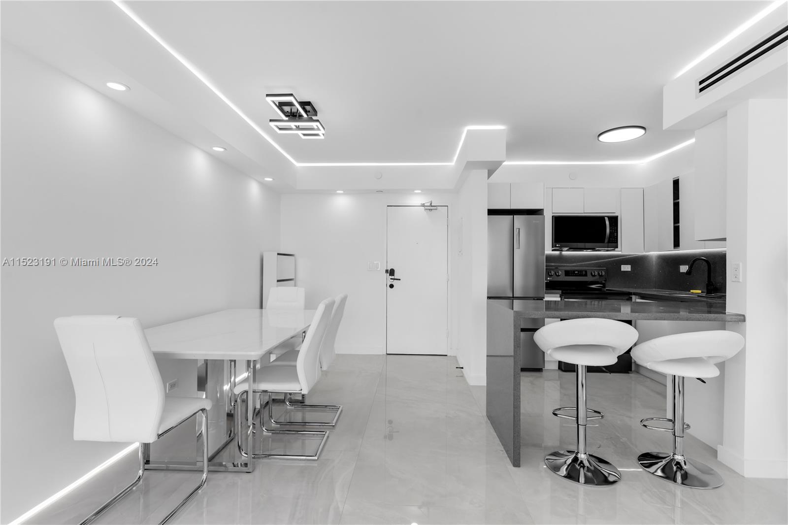 1500 Bay Rd 918S, Miami Beach, Florida 33139, 1 Bedroom Bedrooms, ,1 BathroomBathrooms,Residentiallease,For Rent,1500 Bay Rd 918S,A11523191