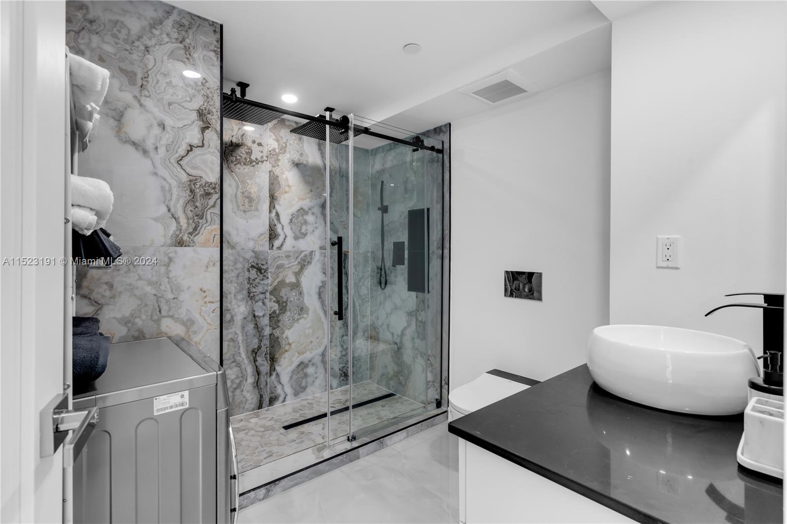 1500 Bay Rd 918S, Miami Beach, Florida 33139, 1 Bedroom Bedrooms, ,1 BathroomBathrooms,Residentiallease,For Rent,1500 Bay Rd 918S,A11523191